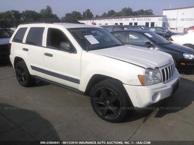 1J4GR48K05C704197 - 2005 JEEP GRAND CHEROKEE LAREDO/COLUMBIA/FREEDOM 白色 照片 1