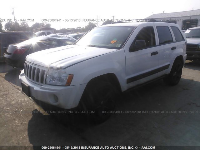 1J4GR48K05C704197 - 2005 JEEP GRAND CHEROKEE LAREDO/COLUMBIA/FREEDOM 白色 照片 2