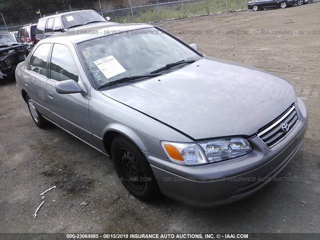 4T1BG22K5YU700658 - 2000 TOYOTA CAMRY CE/LE/XLE 米色 照片 1