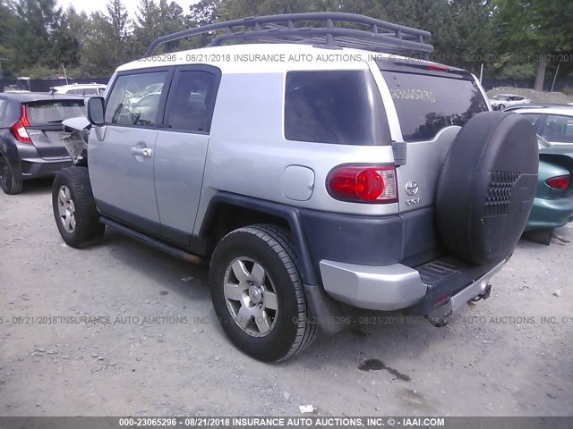 JTEBU11F170018566 - 2007 TOYOTA FJ CRUISER SILVER photo 3