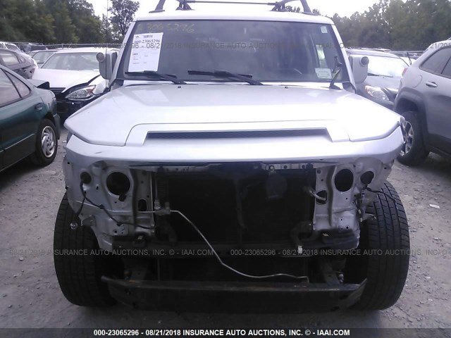 JTEBU11F170018566 - 2007 TOYOTA FJ CRUISER SILVER photo 6