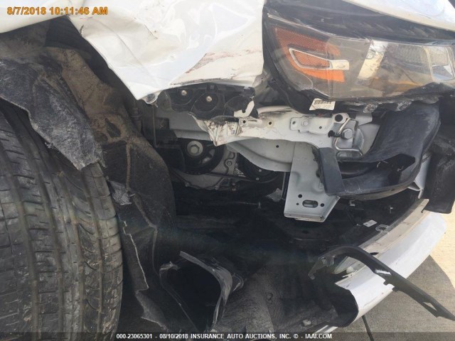 2G1105SA9J9160515 - 2018 CHEVROLET IMPALA LT WHITE photo 17