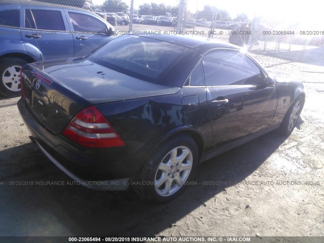 WDBKK47F2XF093159 - 1999 MERCEDES-BENZ SLK 230 KOMPRESSOR BLACK photo 4