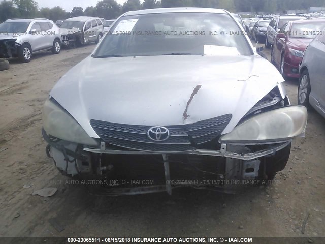 JTDBE32K420095837 - 2002 TOYOTA CAMRY LE/XLE/SE Gümüş foto 6