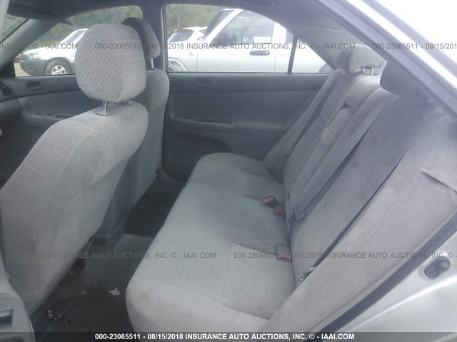 JTDBE32K420095837 - 2002 TOYOTA CAMRY LE/XLE/SE Gümüş foto 8