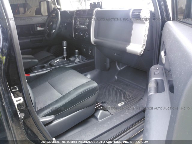 JTEBU4BF5CK124758 - 2012 TOYOTA FJ CRUISER BLACK photo 5