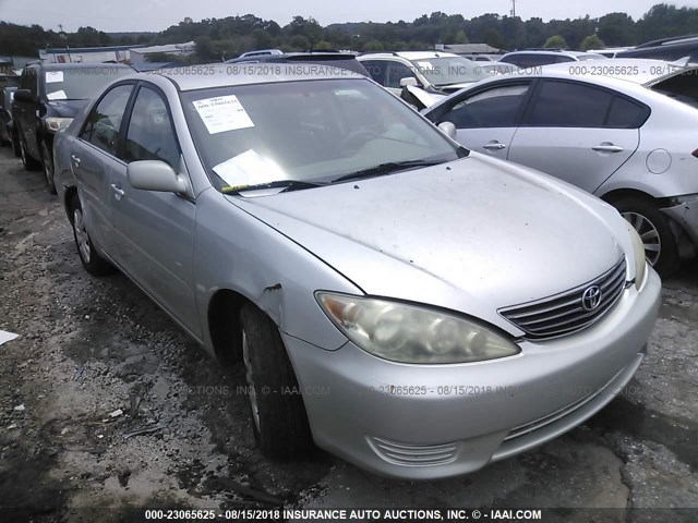 4T1BE32K45U501379 - 2005 TOYOTA CAMRY LE/XLE/SE Күміс фото 1
