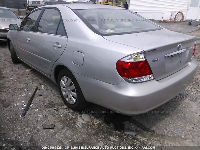 4T1BE32K45U501379 - 2005 TOYOTA CAMRY LE/XLE/SE Күміс фото 3