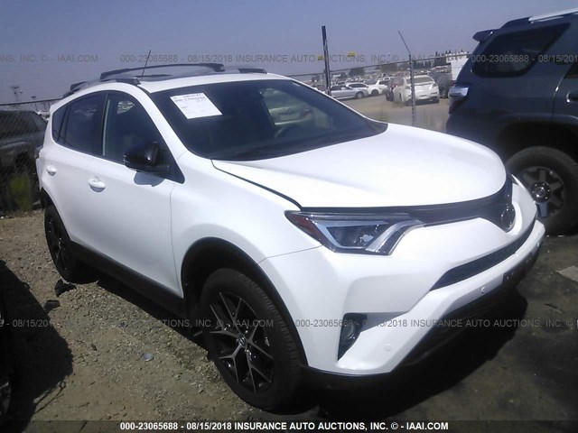 2T3JFREV7HW597991 - 2017 TOYOTA RAV4 SE WHITE photo 1