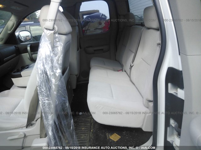 1GCEC19CX7Z537948 - 2007 CHEVROLET SILVERADO C1500 WHITE photo 8