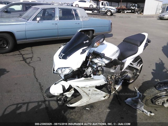 JH2RC7914FK100044 - 2015 HONDA VFR800 F WHITE photo 2