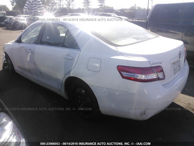 4T4BF3EK8AR023296 - 2010 TOYOTA CAMRY SE/LE/XLE WHITE photo 3