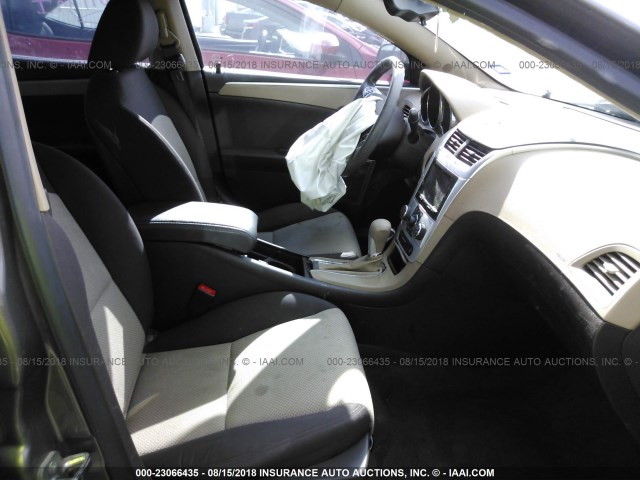 1G1ZA5EUXCF320689 - 2012 CHEVROLET MALIBU LS ნაცრისფერი ფოტო 5