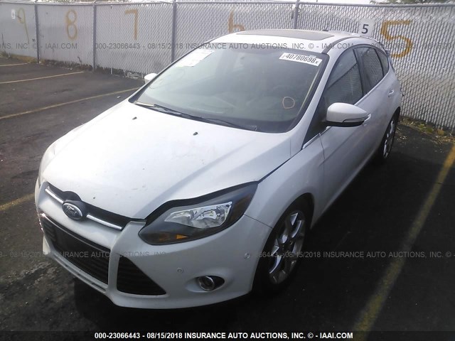 1FADP3N21EL219747 - 2014 FORD FOCUS TITANIUM WHITE photo 2