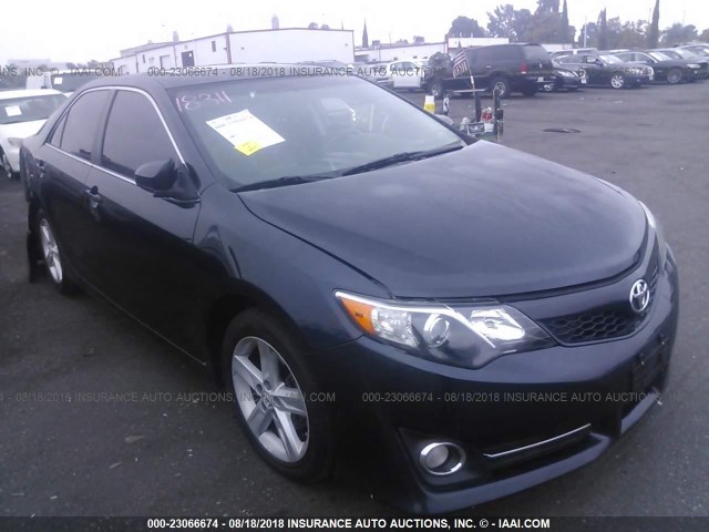4T1BF1FK4CU125548 - 2012 TOYOTA CAMRY SE/LE/XLE ლურჯი ფოტო 1