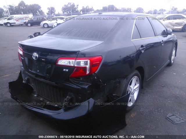 4T1BF1FK4CU125548 - 2012 TOYOTA CAMRY SE/LE/XLE ლურჯი ფოტო 4