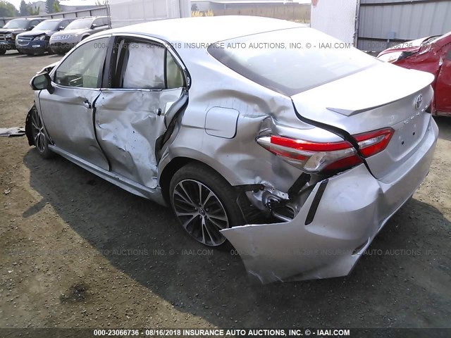 JTNB11HK7J3022302 - 2018 TOYOTA CAMRY L/LE/XLE/SE/XSE SILVER photo 3