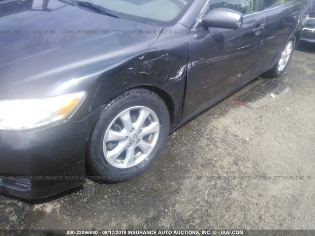 4T1BF3EK7AU577956 - 2010 TOYOTA CAMRY SE/LE/XLE ნაცრისფერი ფოტო 6