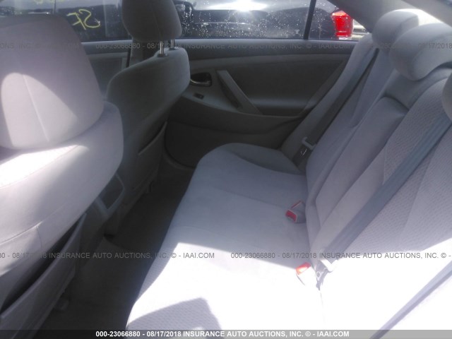 4T1BF3EK7AU577956 - 2010 TOYOTA CAMRY SE/LE/XLE ნაცრისფერი ფოტო 8