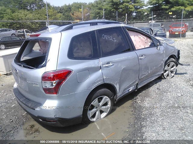 JF2SJADC0GH526576 - 2016 SUBARU FORESTER 2.5I PREMIUM SILVER photo 4