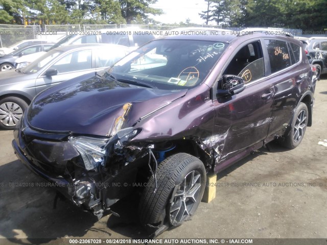 2T3JFREV2JW770726 - 2018 TOYOTA RAV4 SE BURGUNDY photo 2