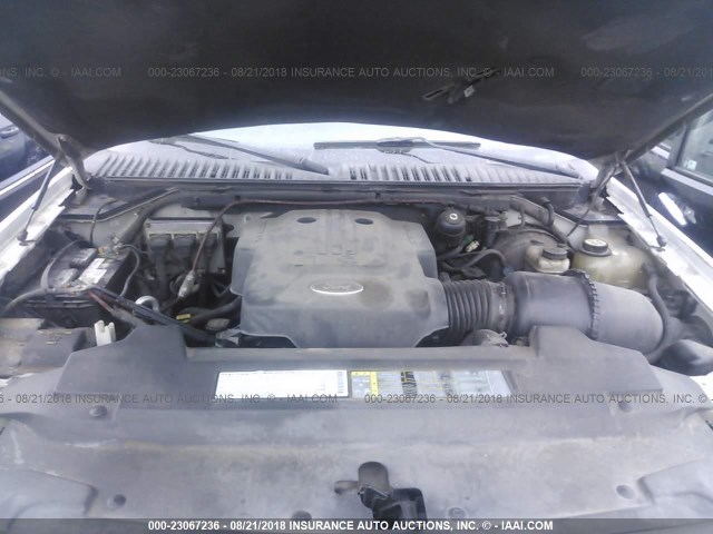 1FMRU15W63LA39169 - 2003 FORD EXPEDITION XLT WHITE photo 10