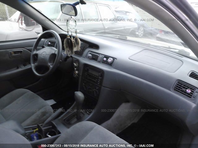 4T1BG22K51U083798 - 2001 TOYOTA CAMRY CE/LE/XLE 灰色 照片 5
