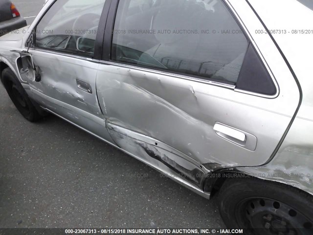 4T1BG22K51U083798 - 2001 TOYOTA CAMRY CE/LE/XLE 灰色 照片 6