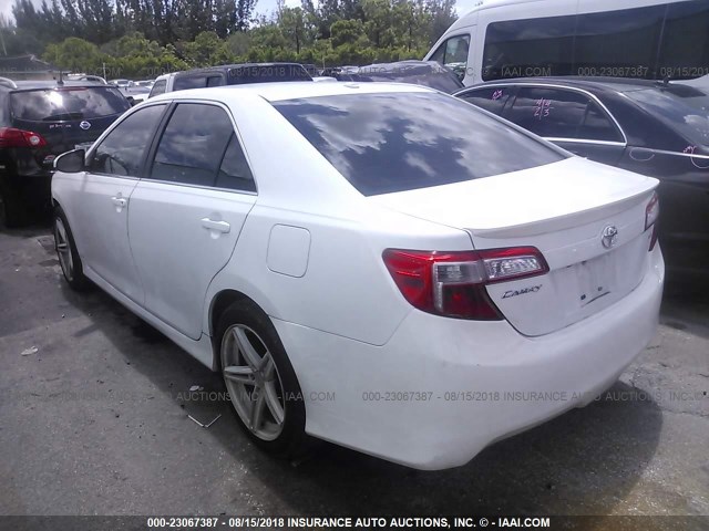 4T1BF1FK5CU579016 - 2012 TOYOTA CAMRY SE/LE/XLE WHITE photo 3