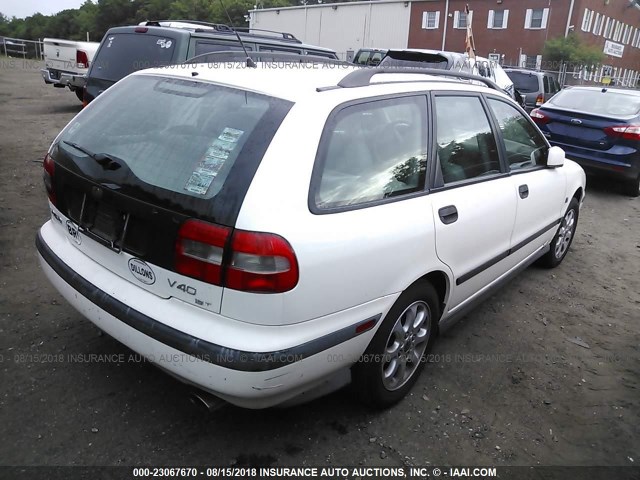 YV1VW2555YF505474 - 2000 VOLVO V40 WHITE photo 4