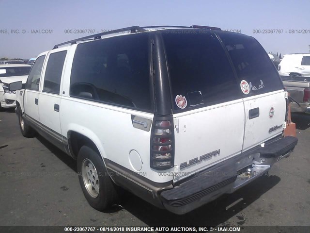 1GKEC16R2VJ748649 - 1997 GMC SUBURBAN C1500 WHITE photo 3