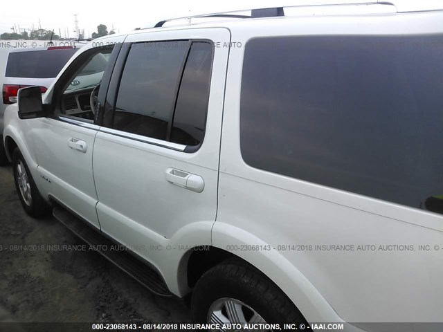 5LMEU88H34ZJ47474 - 2004 LINCOLN AVIATOR WHITE photo 3