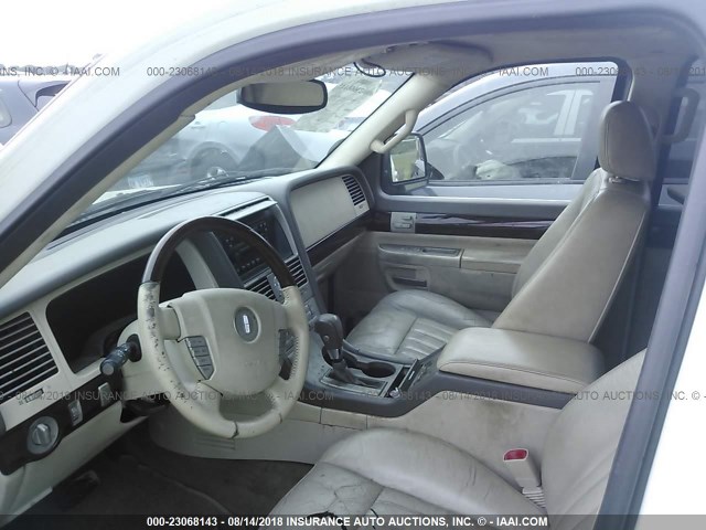 5LMEU88H34ZJ47474 - 2004 LINCOLN AVIATOR WHITE photo 5
