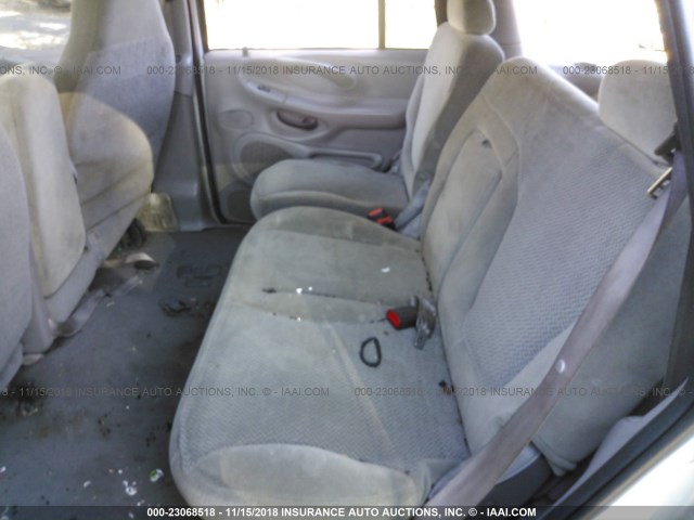 1FMRU15W21LB71486 - 2001 FORD EXPEDITION XLT SILVER photo 8