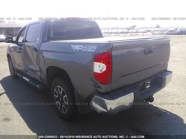 5TFDY5F13EX361938 - 2014 TOYOTA TUNDRA CREWMAX SR5 GRAY photo 3