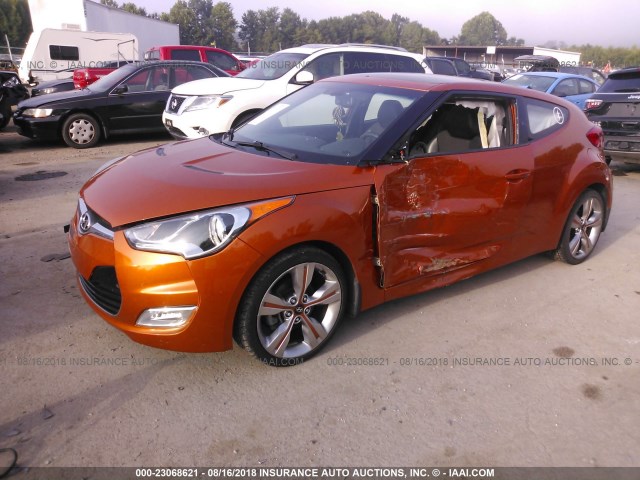 KMHTC6ADXDU096657 - 2013 HYUNDAI VELOSTER ORANGE photo 2