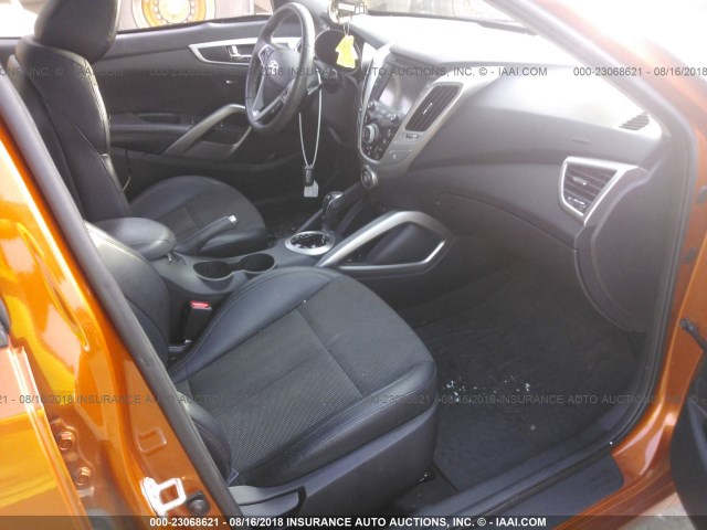 KMHTC6ADXDU096657 - 2013 HYUNDAI VELOSTER ORANGE photo 5