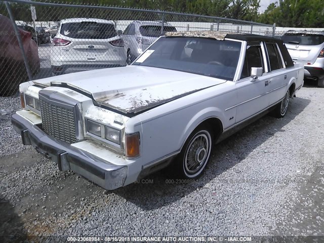 1LNBM82FXKY704364 - 1989 LINCOLN TOWN CAR SIGNATURE WHITE photo 2