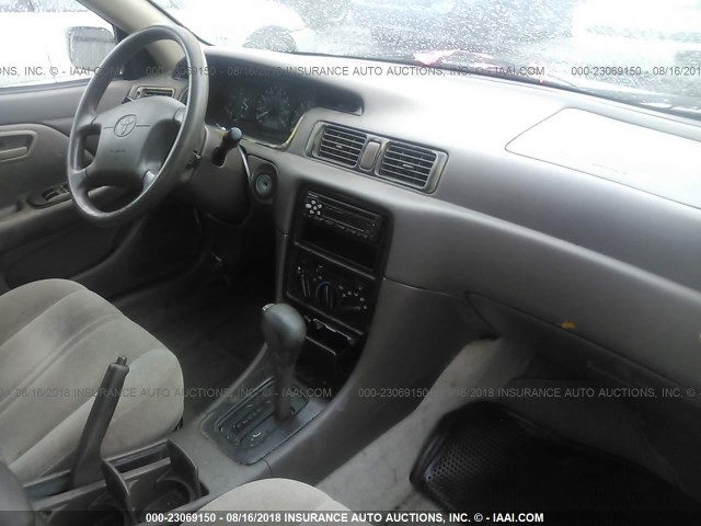 4T1BG22K5WU260602 - 1998 TOYOTA CAMRY CE/LE/XLE 白色 照片 5