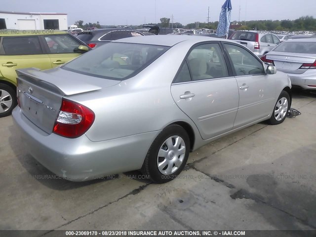 4T1BE32K43U720775 - 2003 TOYOTA CAMRY LE/XLE/SE SILVER photo 4