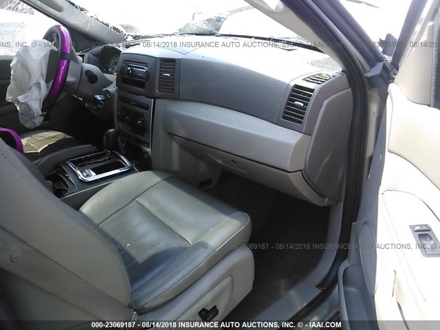 1J4HR48N05C690431 - 2005 JEEP GRAND CHEROKEE LAREDO/COLUMBIA/FREEDOM 银色 照片 5