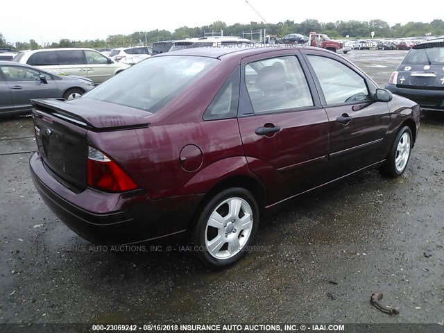 1FAHP34NX7W113411 - 2007 FORD FOCUS ZX4/S/SE/SES მუქწითელი ფოტო 4