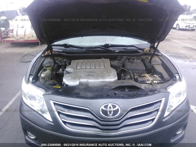 4T1BK3EK6BU132878 - 2011 TOYOTA CAMRY SE/LE/XLE ნაცრისფერი ფოტო 10