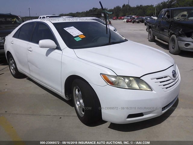 4T4BE46K77R005338 - 2007 TOYOTA CAMRY NEW GENERAT CE/LE/XLE/SE WHITE photo 1