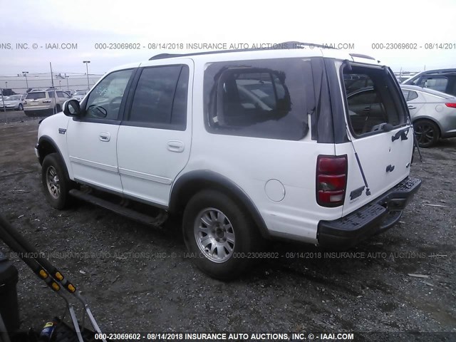 1FMRU16W12LA90141 - 2002 FORD EXPEDITION XLT WHITE photo 3