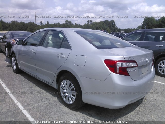 4T1BF1FK7CU069282 - 2012 TOYOTA CAMRY SE/LE/XLE SILVER photo 3