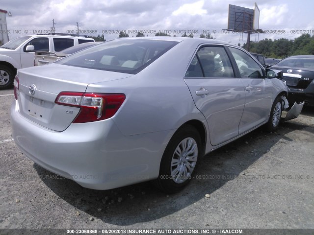 4T1BF1FK7CU069282 - 2012 TOYOTA CAMRY SE/LE/XLE ვერცხლისფერი ფოტო 4