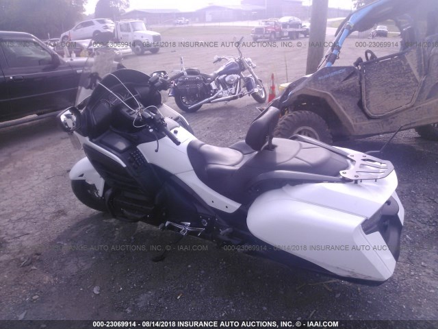 JH2SC6849GK300068 - 2016 HONDA GL1800 B WHITE photo 3