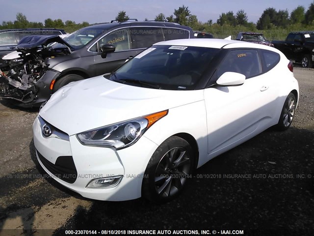 KMHTC6AD7HU309697 - 2017 HYUNDAI VELOSTER WHITE photo 2