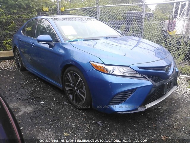 4T1BZ1HKXJU002712 - 2018 TOYOTA CAMRY XSE/XLE Mavi foto 1